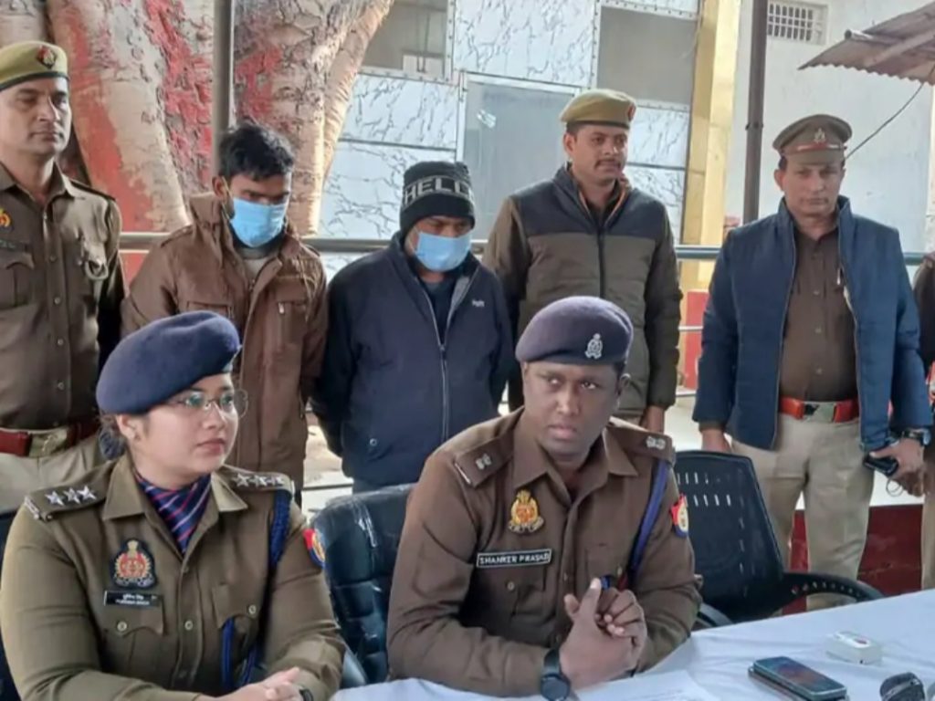 महालक्ष्मी इलेक्ट्रॉनिक शोरूम में हुई चोरी का पुलिस ने किया खुलासा: 17 मोबाइल बरामद,दो चोर गिरफ्तार