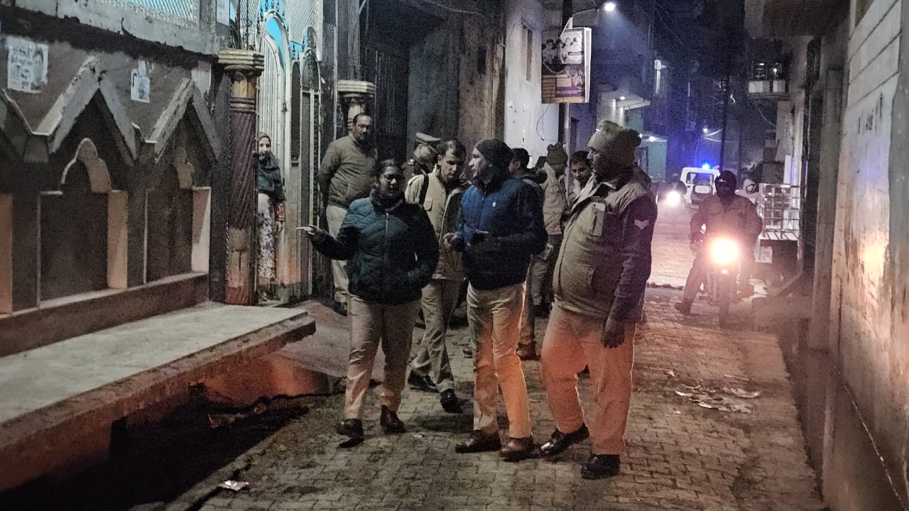 घटनास्थल पर पर पहुंची पुलिस