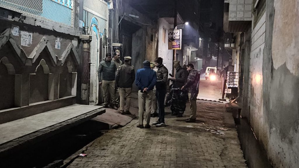  फायरिंग से मची अफरा-तफरी,कई लोग लिए हिरासत में