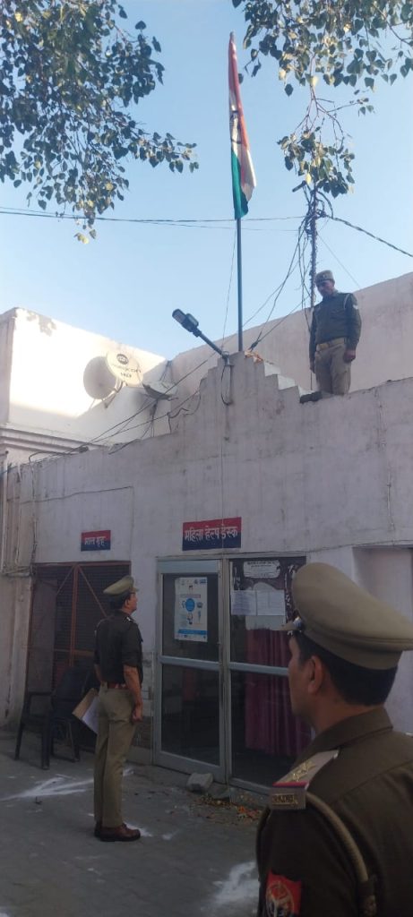 तहसील परिसर और कोतवाली में मनाया गया गणतंत्र दिवस,संविधान की शपथ दिलाकर गणतंत्र दिवस का महत्व बताया