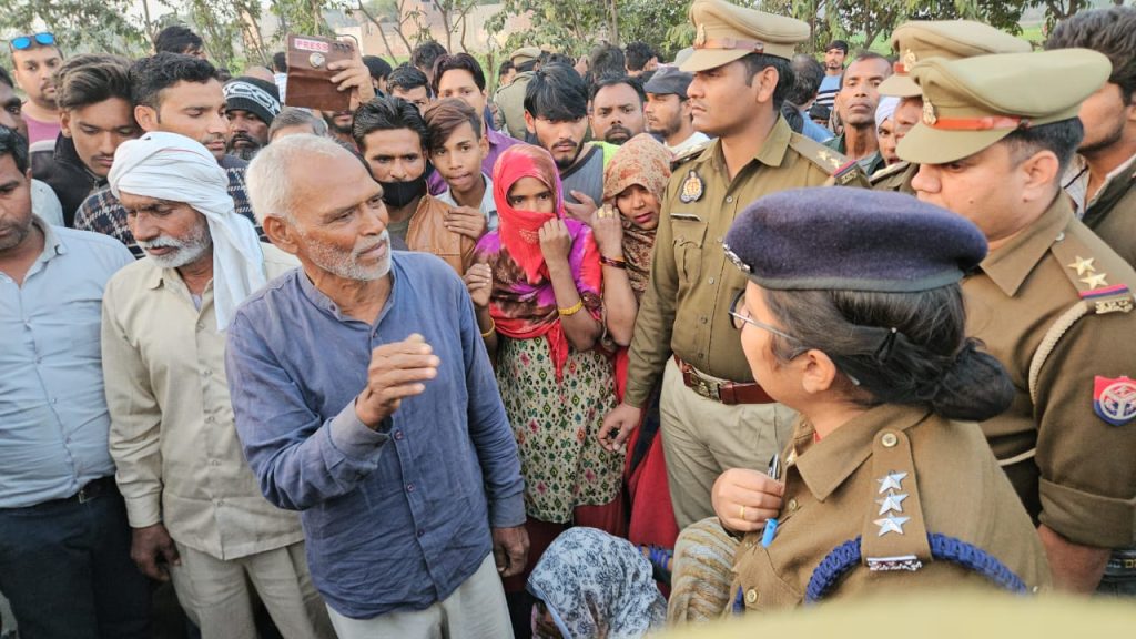 तेज रफ्तार कार की टक्कर से बाइक सवार की मौत, गुस्साए ग्रामीणों ने किया हाईवे जाम