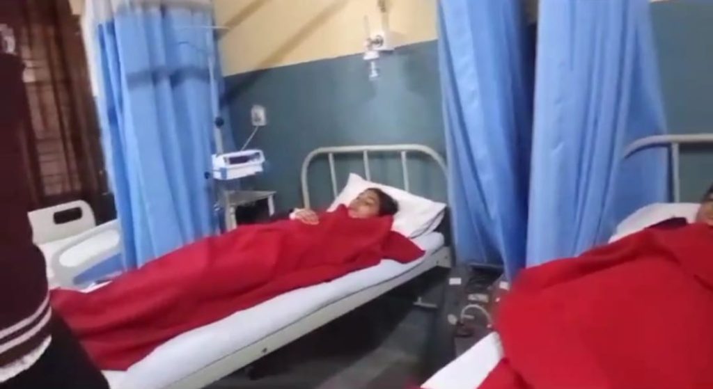 बुलंदशहर में फूड पॉइजनिंग से दो दर्जन छात्राएं बीमार, नवोदय विद्यालय की छात्राओं की हालत बिगड़ी