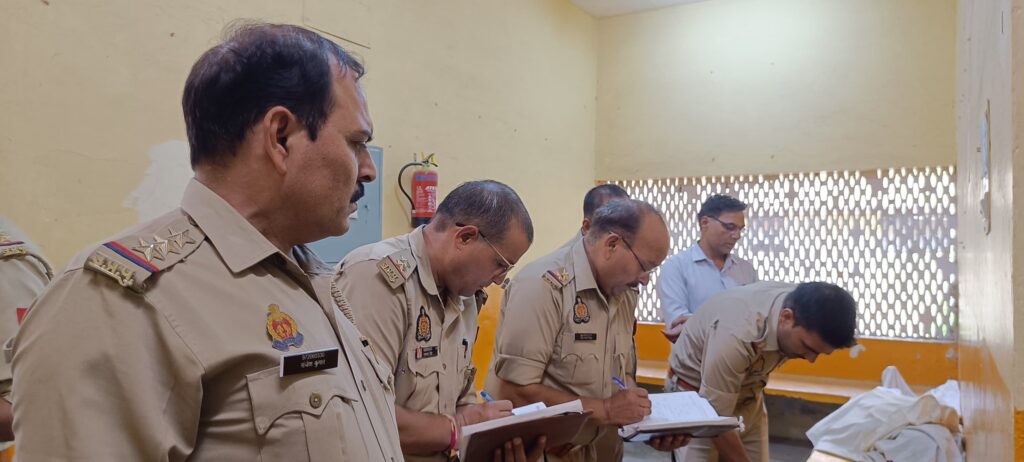 बुलंदशहर: स्याना मार्ग पर दर्दनाक सड़क हादसा; अनियंत्रित वेगन आर कार पलटी, दो की मौत, तीन घायल