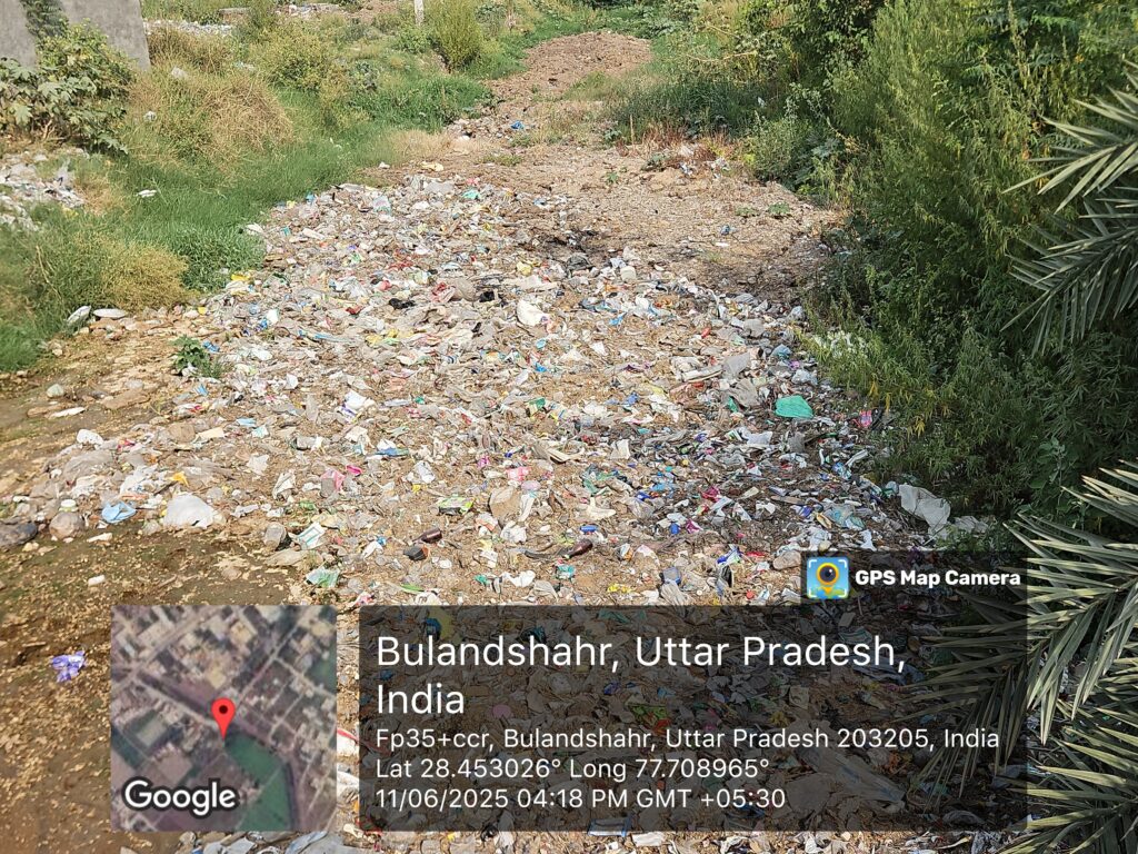 सिकंदराबाद में सफाई के दावों की खुली पोल; नालों की सफाई के नाम पर हो रही खाना पूर्ति,नाले में लगा कूड़े के ढेर और गंदगी का अंबार