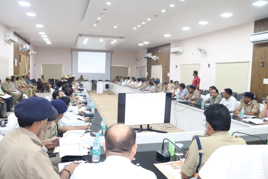 बुलंदशहर में कांवड़ यात्रा और मोहर्रम को लेकर डीएम श्रुति ने की बैठक, दिए सुरक्षा के कड़े निर्देश