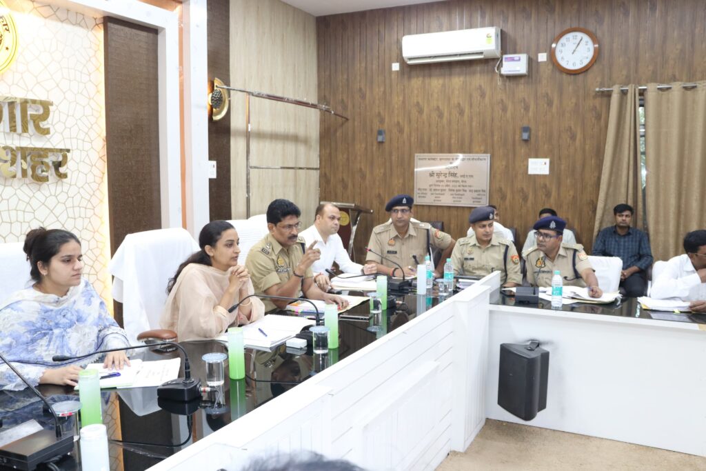 बुलंदशहर में कांवड़ यात्रा और मोहर्रम को लेकर डीएम श्रुति ने की बैठक, दिए सुरक्षा के कड़े निर्देश
