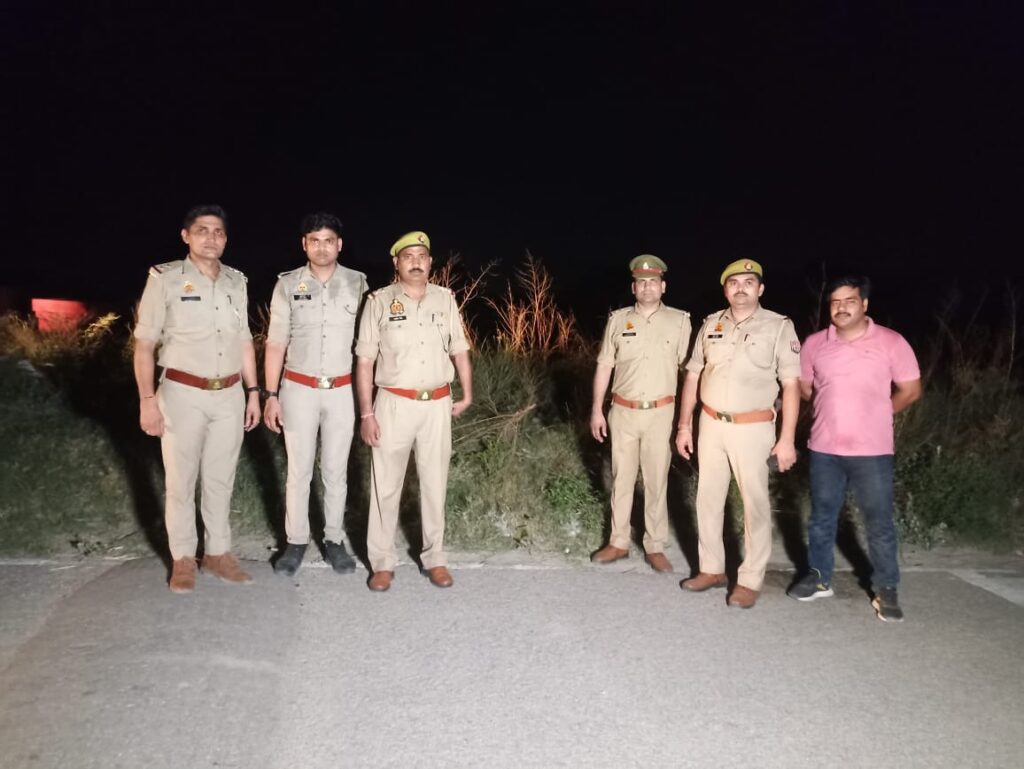 सिकन्द्राबाद में छेड़छाड़ के आरोपी तालिब की पुलिस मुठभेड़ में गोली लगने से गिरफ्तारी, अवैध असलहा भी बरामद।