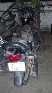 कार ने बाइक सवारों को मारी जोरदार टक्कर, एक युवक की मौत, दूसरा गंभीर घायल