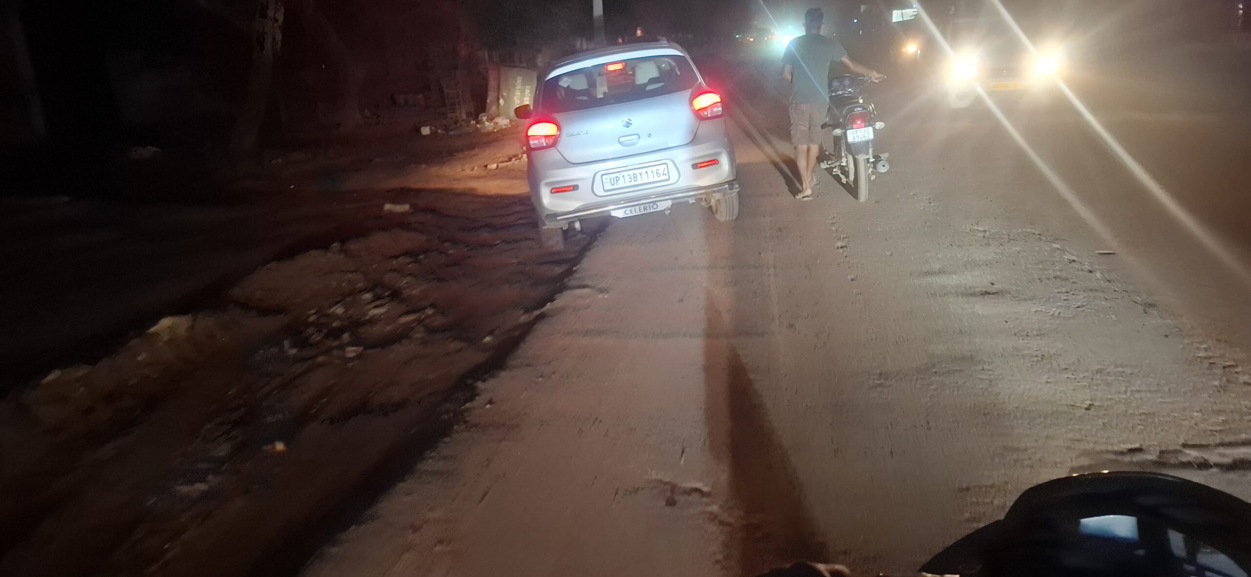 सिकंदराबाद में सड़क चौड़ीकरण बना मुसीबत, अधूरा कार्य बना जनता और व्यापारियों की परेशानी का सबब