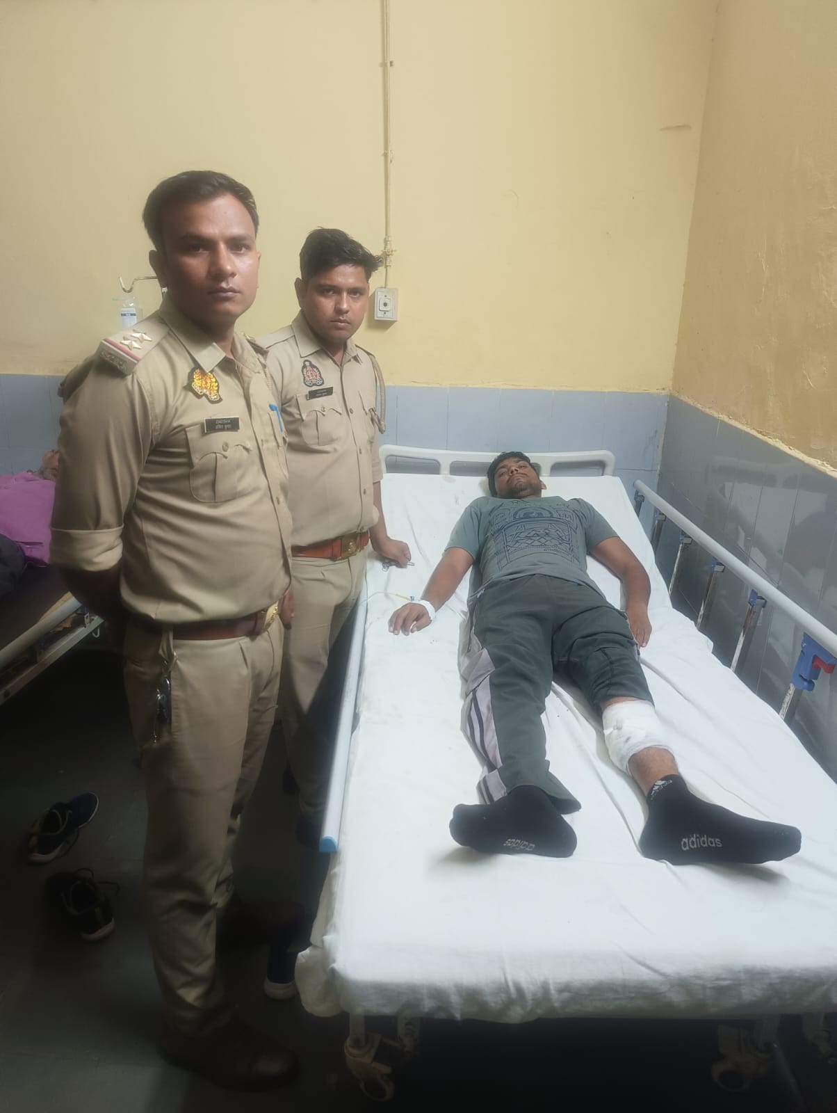 ट्रांसफार्मर चोरों से मुठभेड़: दो बदमाश गोली लगने से घायल, दो गिरफ्तार, भारी मात्रा में सामान बरामद
