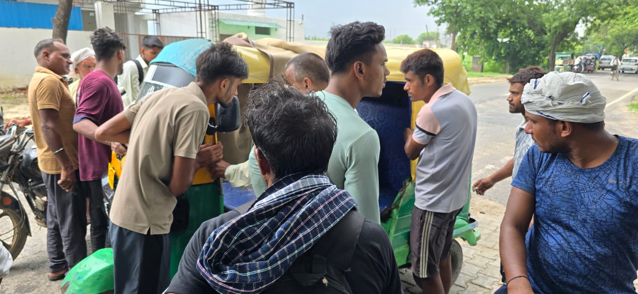 सिकंदराबाद: ऑटो ने बाइक सवार छात्रों को मारी टक्कर,तीन स्कूली छात्र घायल