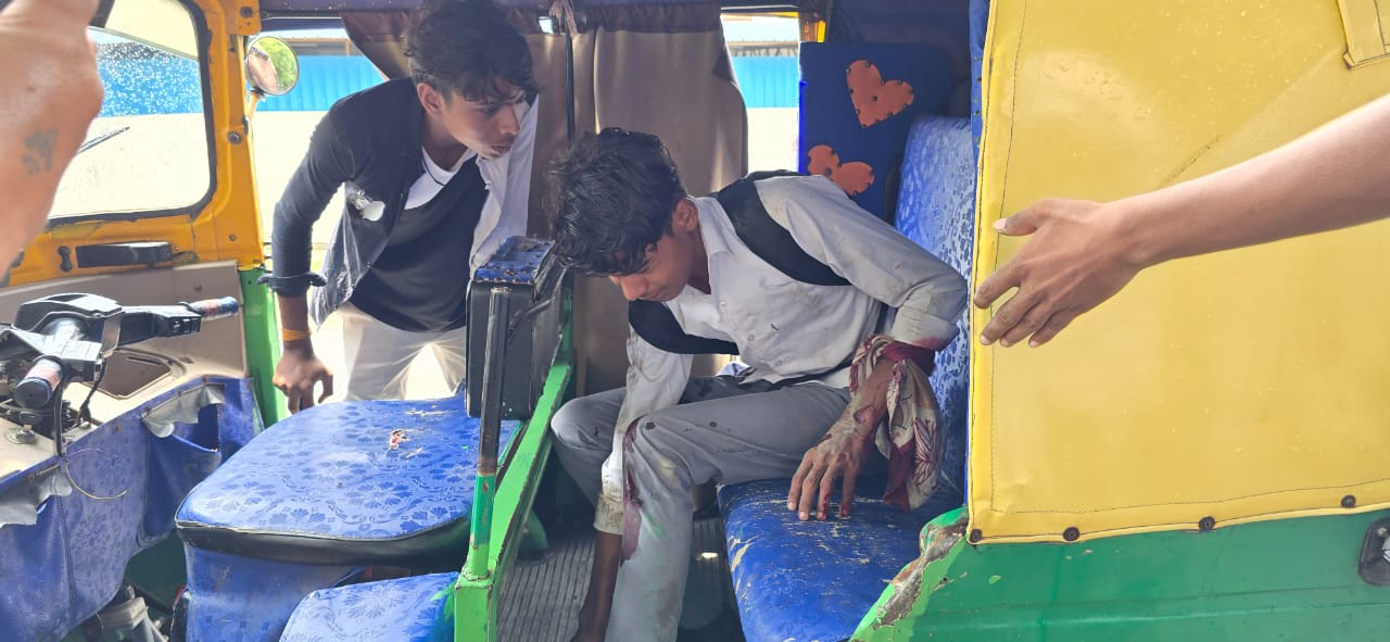 सिकंदराबाद: ऑटो ने बाइक सवार छात्रों को मारी टक्कर,तीन स्कूली छात्र घायल