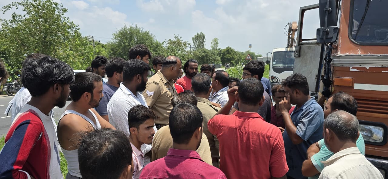 सिकंदराबाद: तेज रफ्तार टैंकर ने कार को मारी टक्कर, चालक गंभीर रूप से घायल