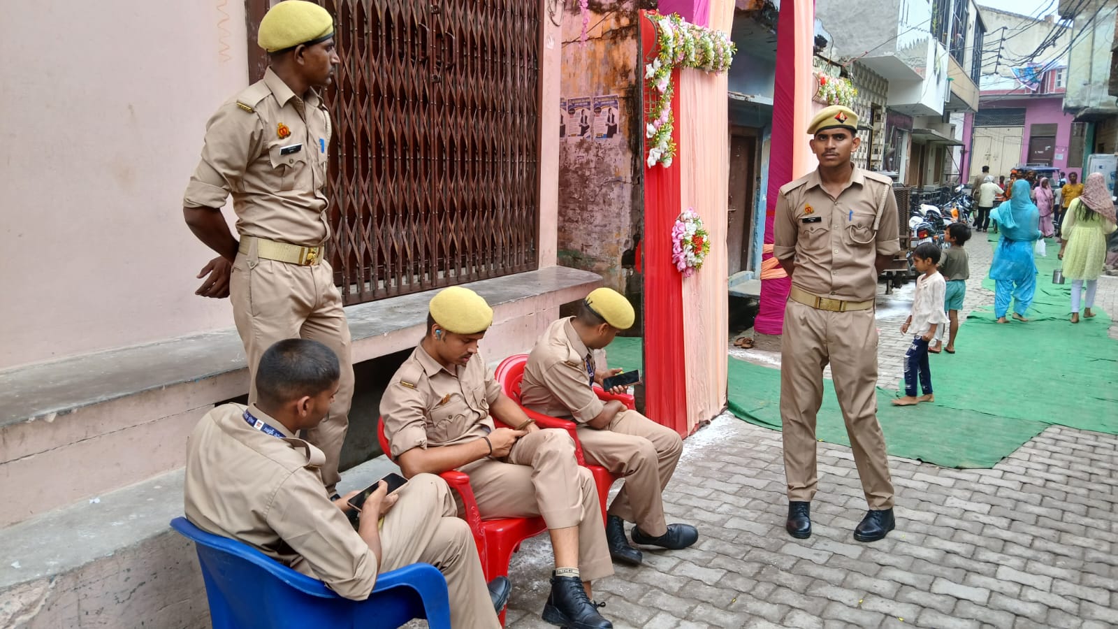 सिकंदराबाद: झारखंडेश्वर महादेव मंदिर पर कांवड़ियों ने किया जलाभिषेक, गूंज उठा "हर हर महादेव"