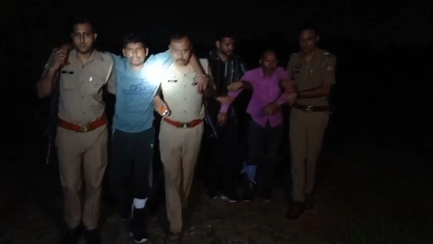 ट्रांसफार्मर चोरों से मुठभेड़: दो बदमाश गोली लगने से घायल, दो गिरफ्तार, भारी मात्रा में सामान बरामद
